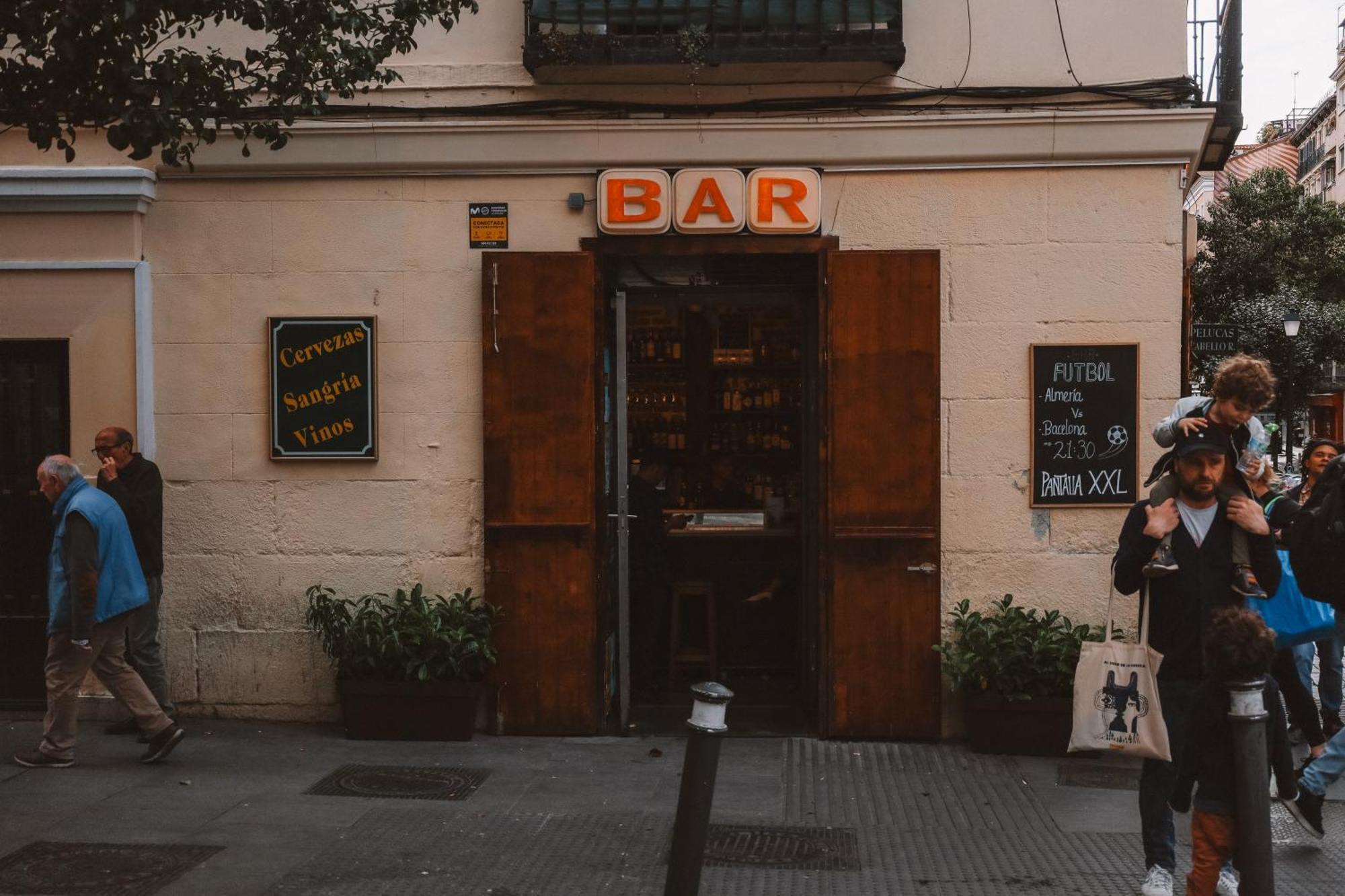 The Loft House Madrid Hostel Bagian luar foto