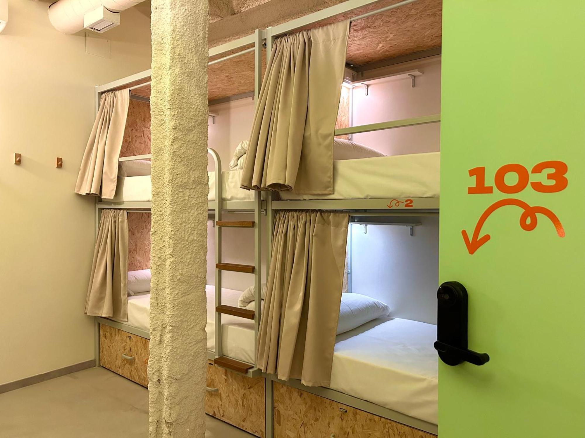 The Loft House Madrid Hostel Bagian luar foto
