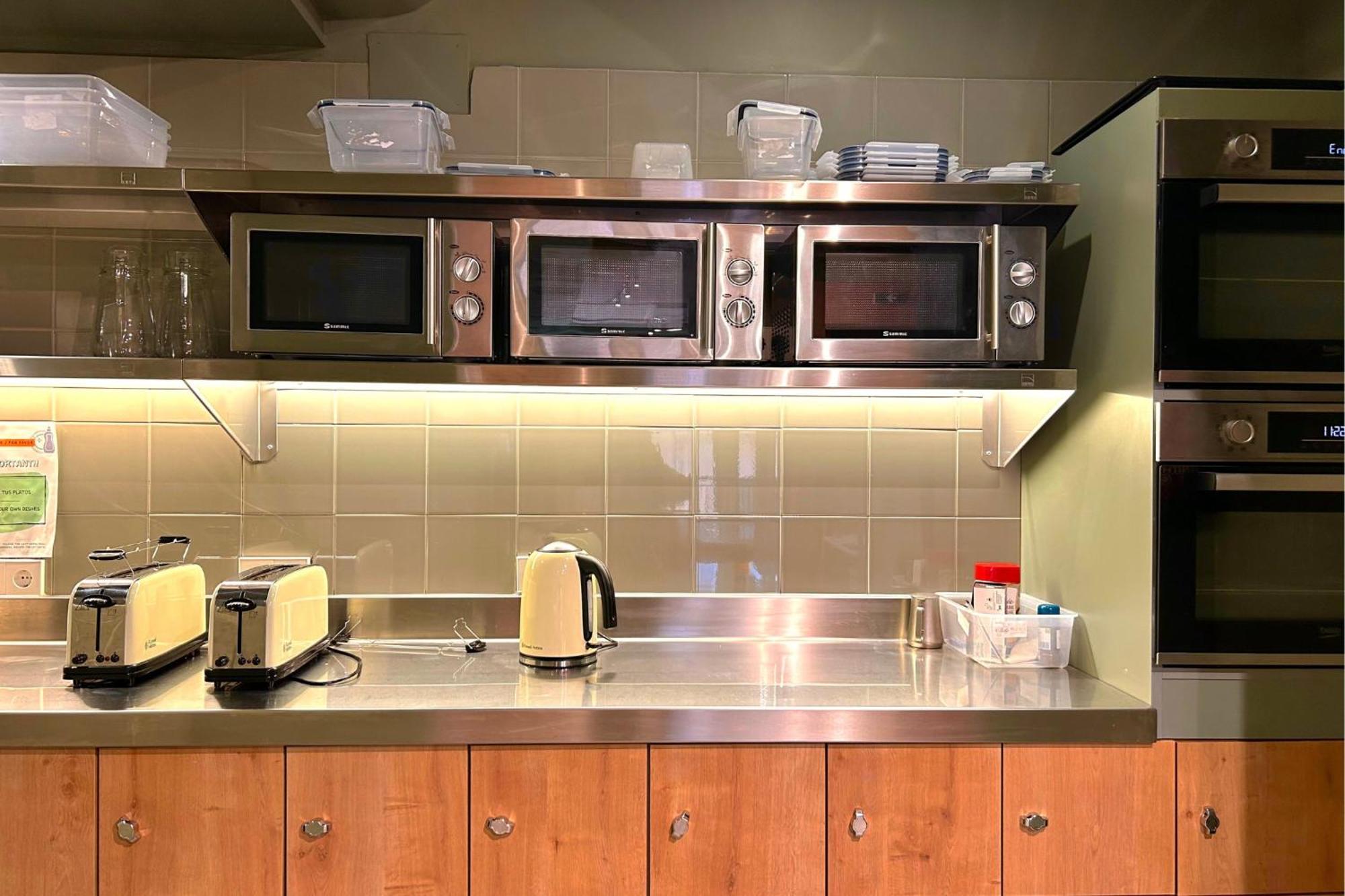 The Loft House Madrid Hostel Bagian luar foto
