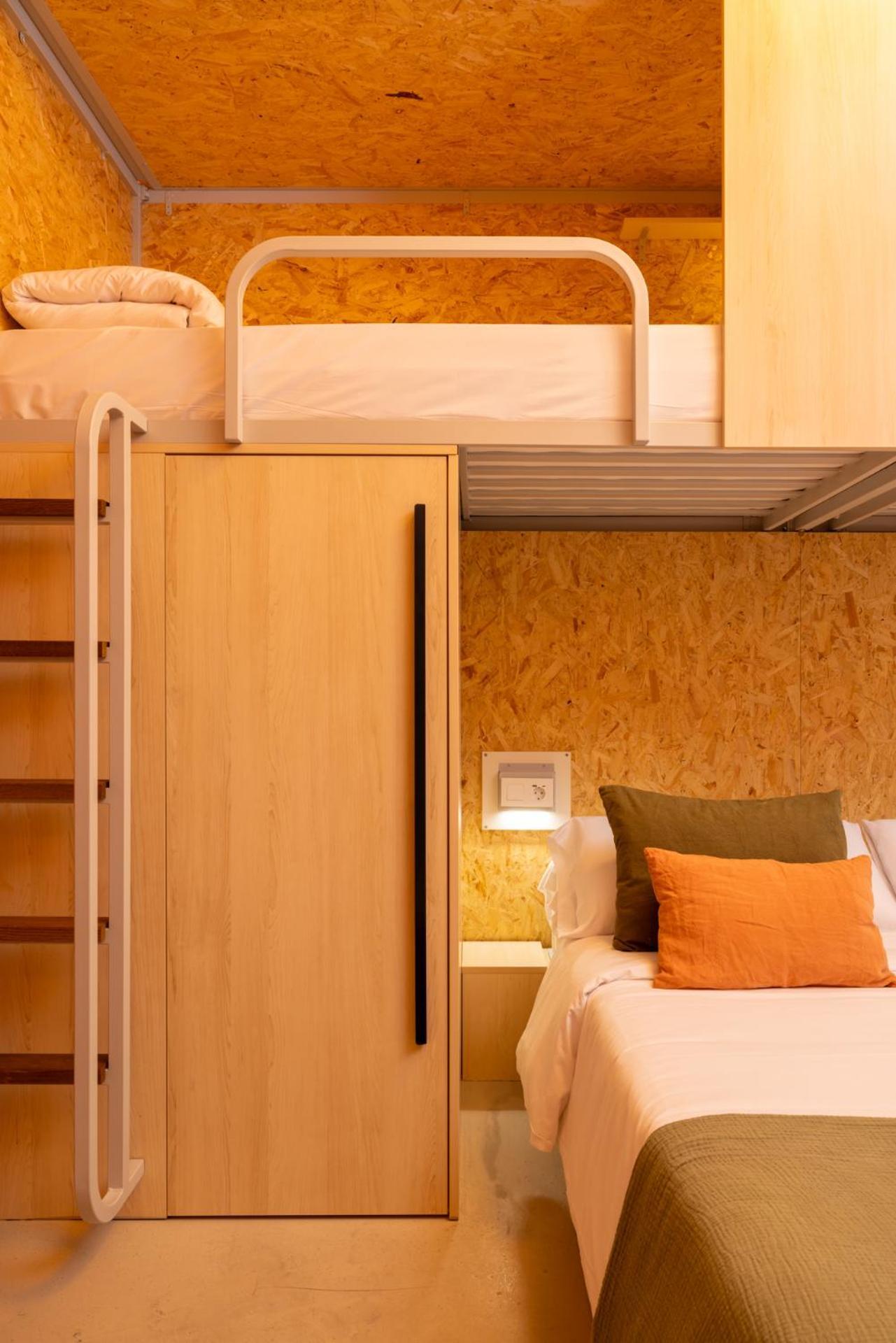 The Loft House Madrid Hostel Bagian luar foto